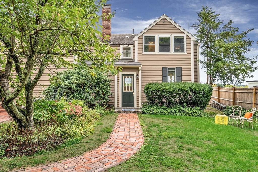 396 Plainfield Rd - Photo 1