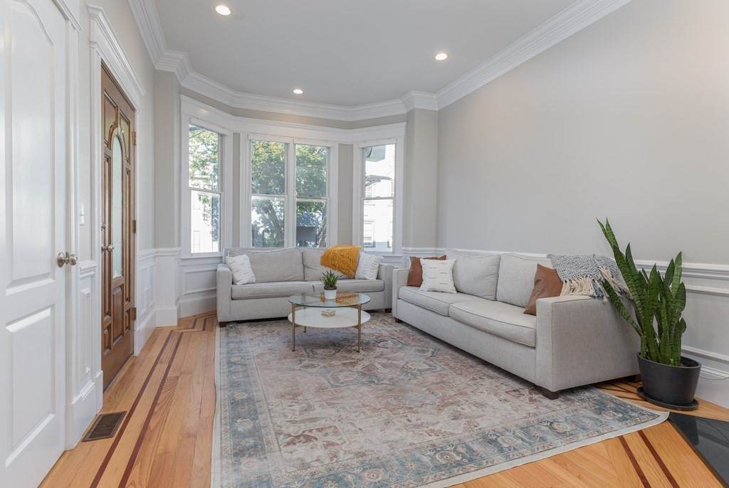 163 W 7th St - Photo 1