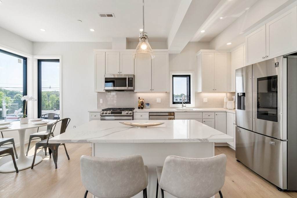 405 Pleasant - Photo 1