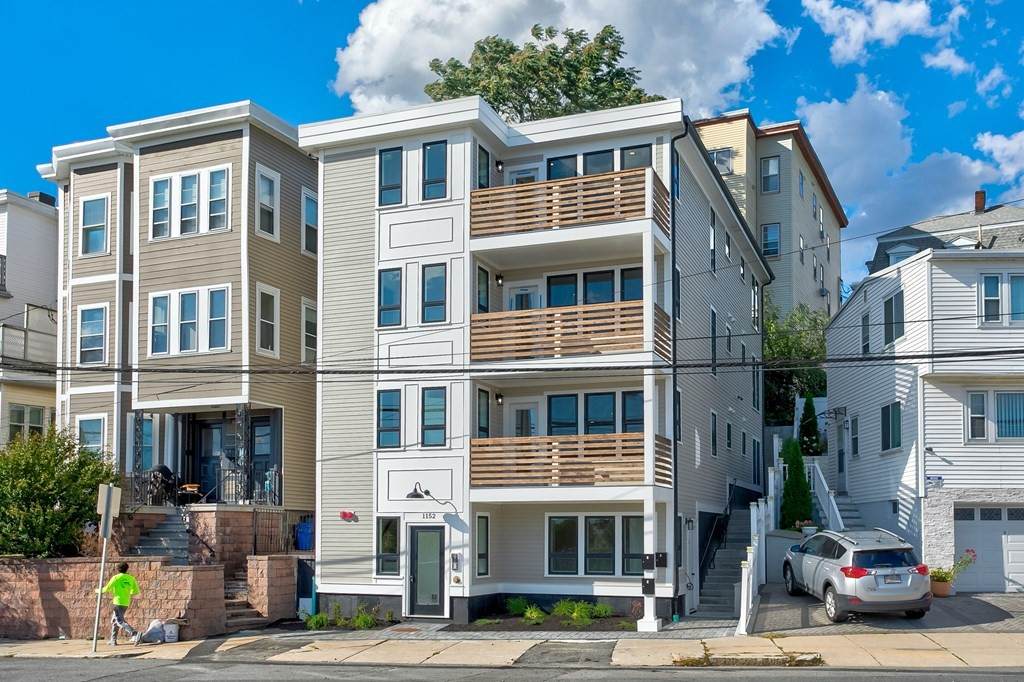 1152 Bennington St - Photo 1