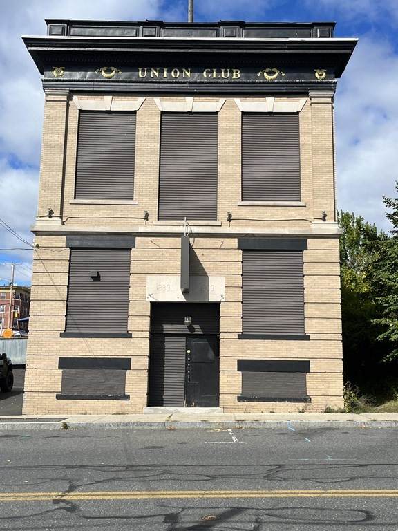 37 Commercial St - Photo 1
