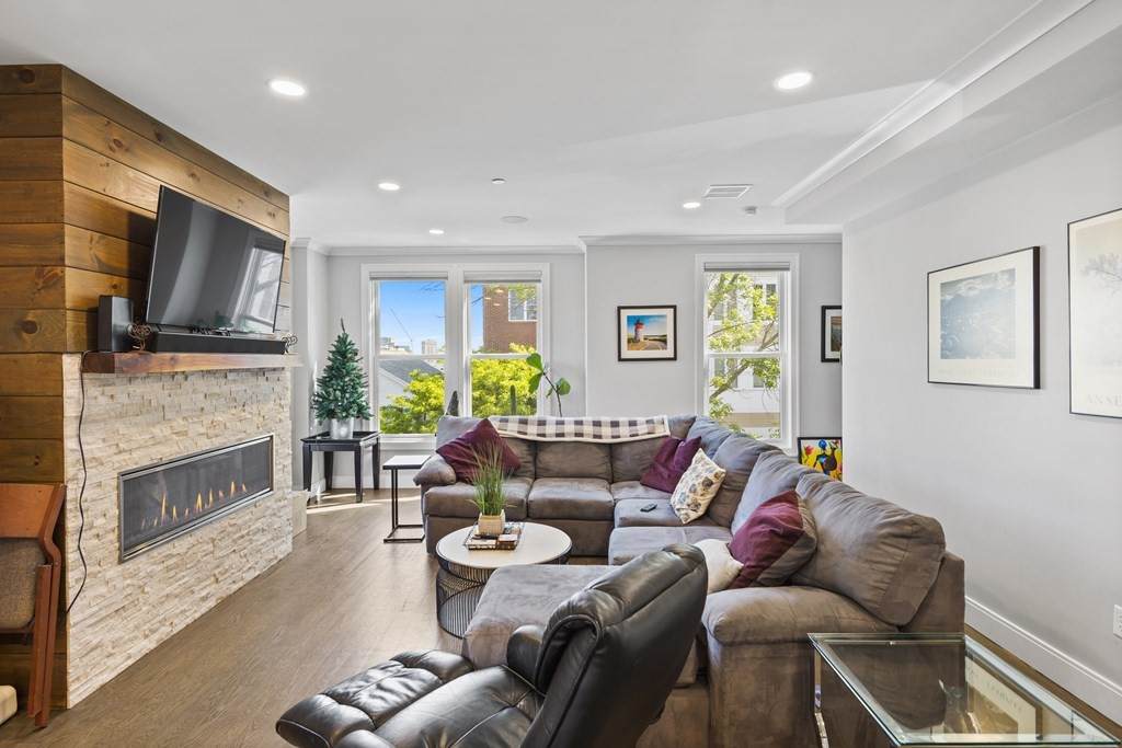 333 W 3rd - Photo 1