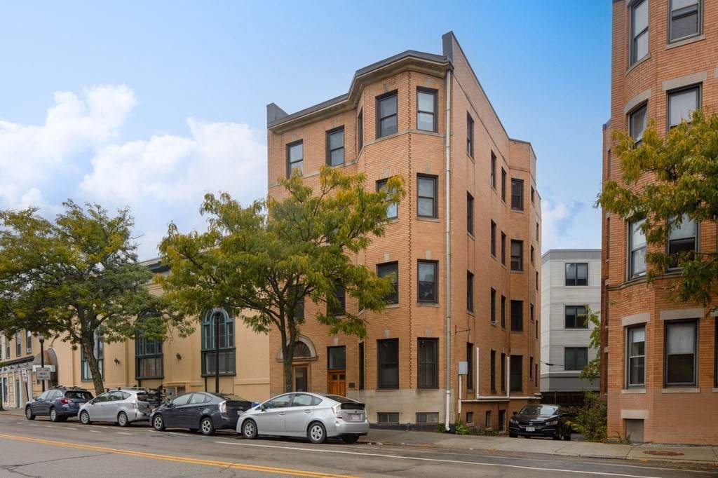 689 Washington Street - Photo 1