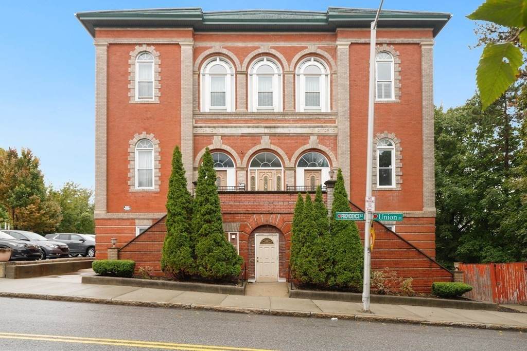 32 Providence St - Photo 1