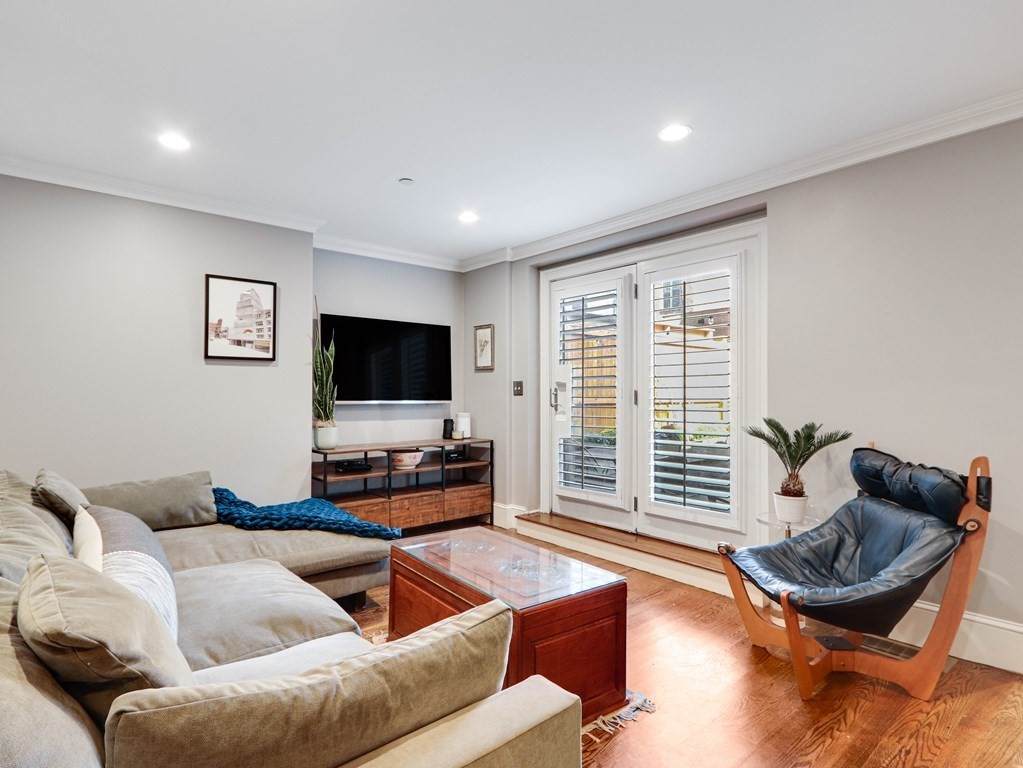 209 West Springfield St. - Photo 1