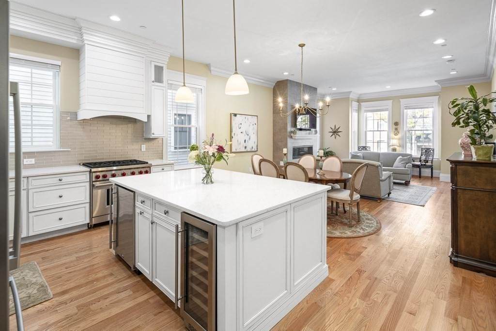 505 East Broadway - Photo 1