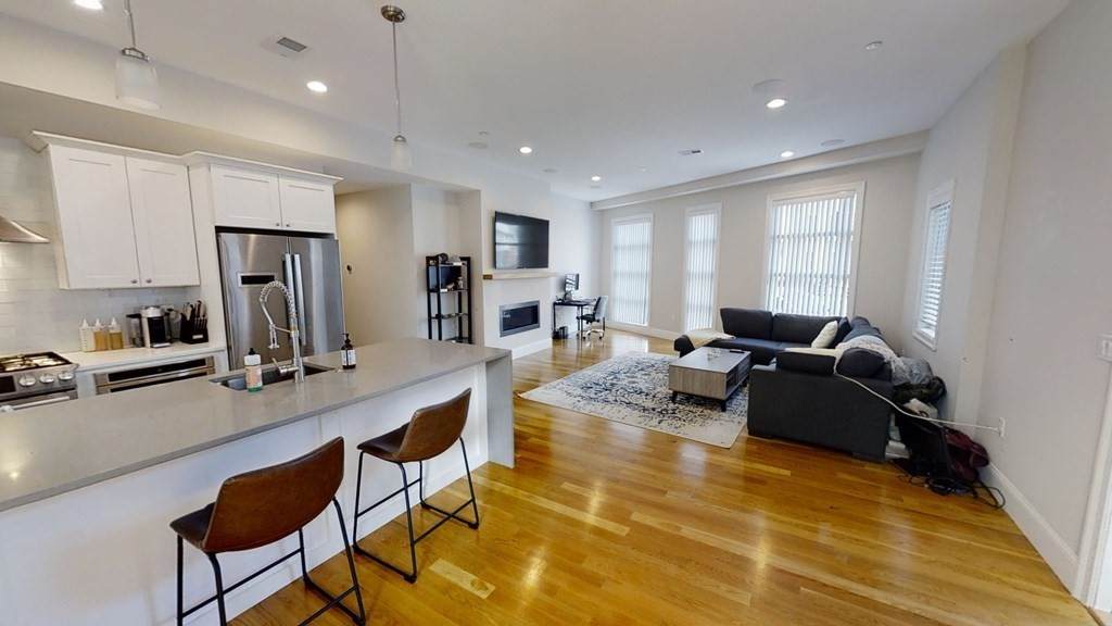 275 Old Colony Ave - Photo 1