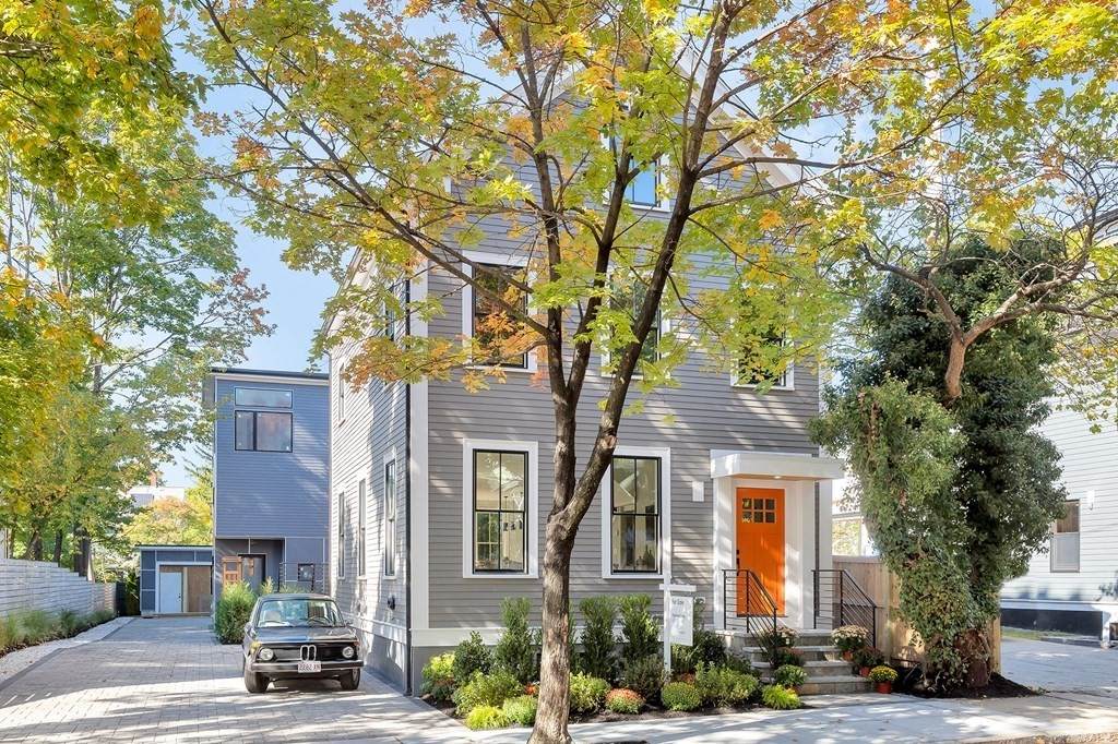 118 Holworthy Street - Photo 1
