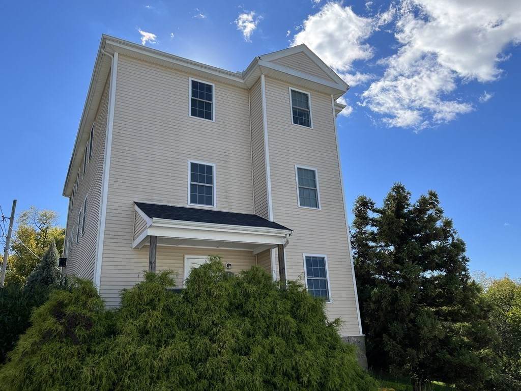 131 Stewart St - Photo 1