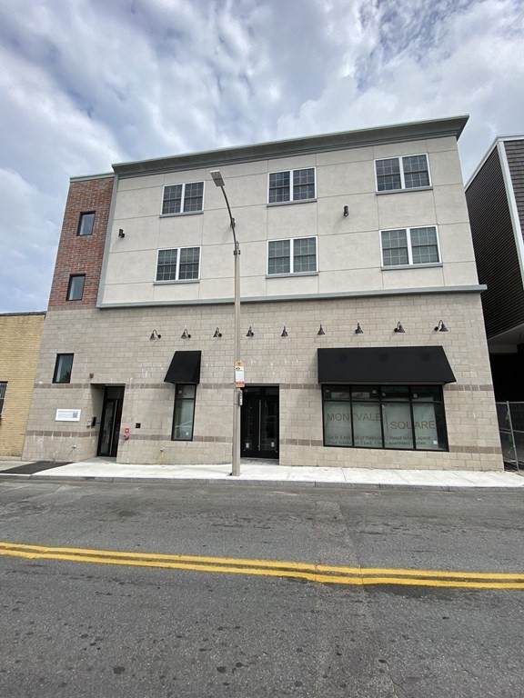 4 Montvale Avenue - Photo 1