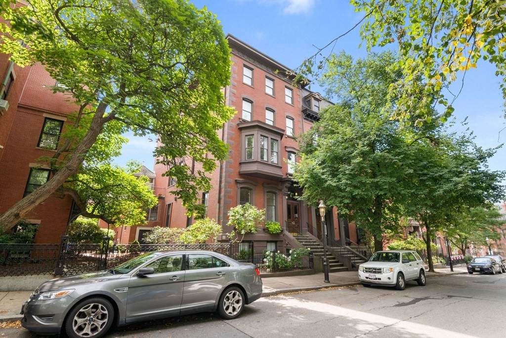 5 Monument Sq - Photo 1