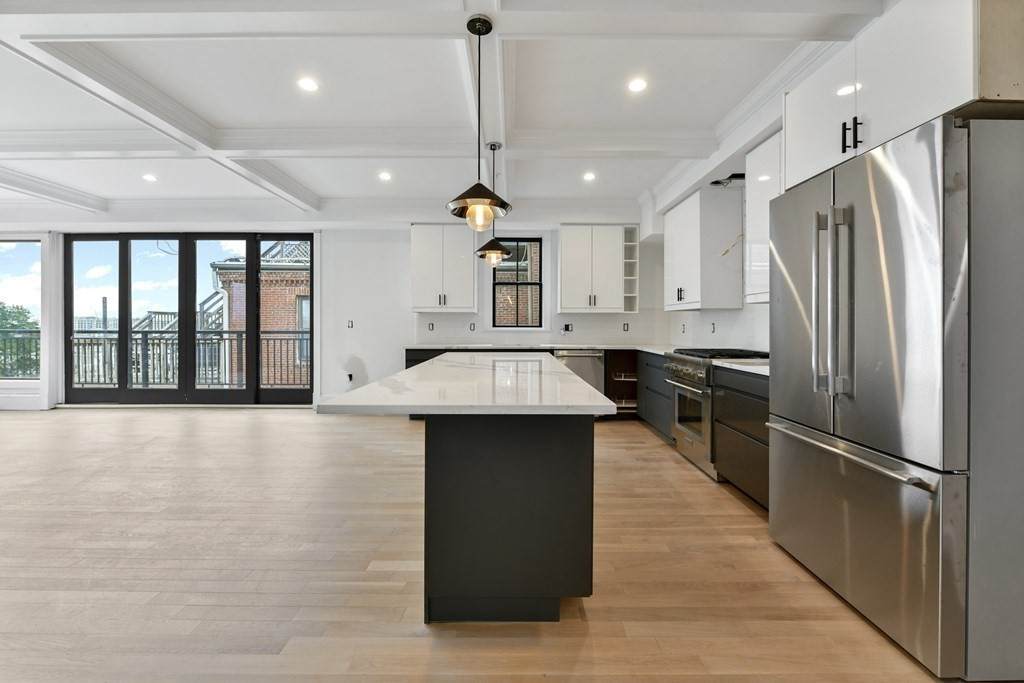 514 East Broadway - Photo 1