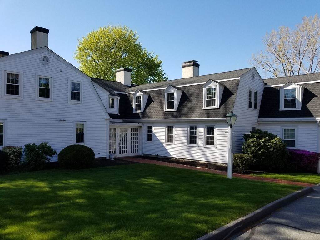 212 Sandwich St - Photo 1