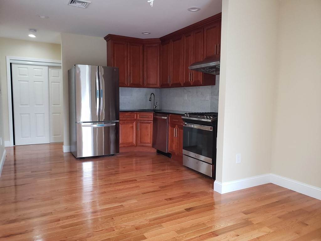 118 Charles St - Photo 1