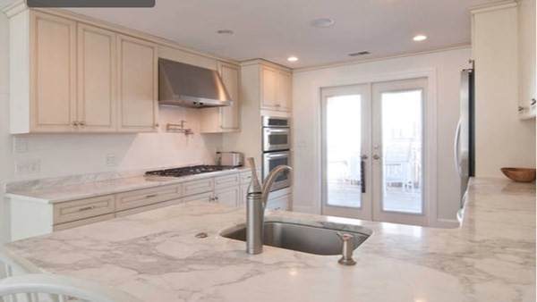 532 East 8th St - Photo 1