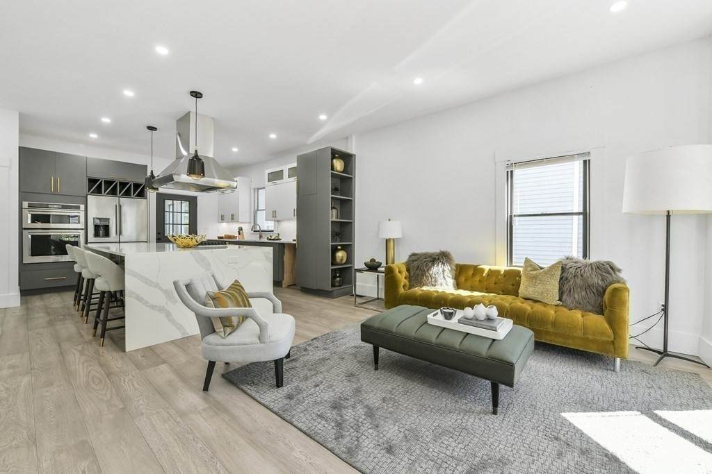642 East 7th St - Photo 1
