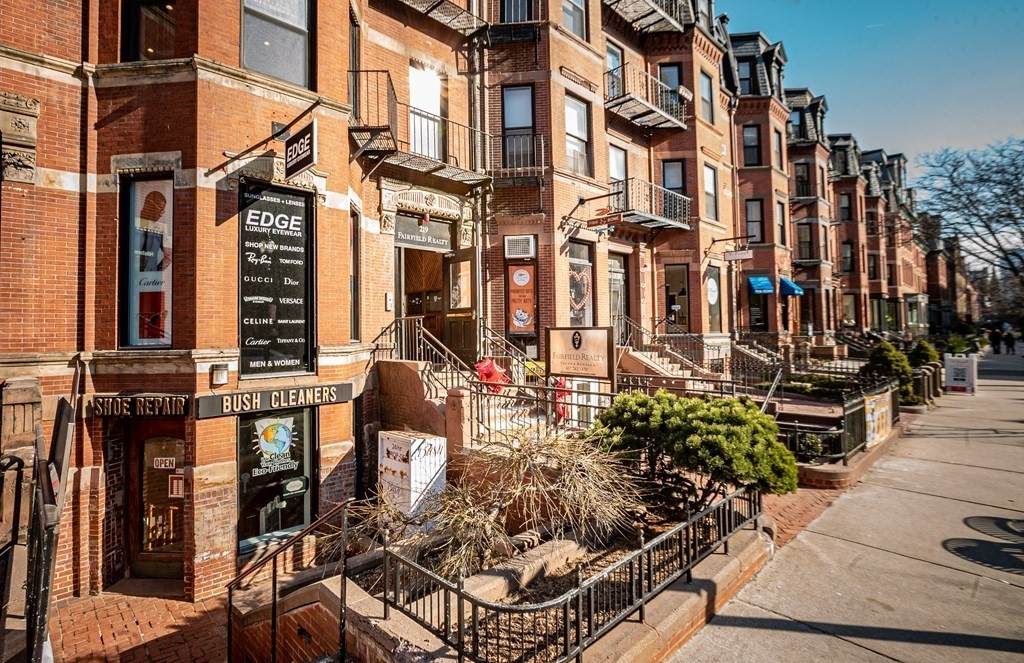 219 Newbury St - Photo 1