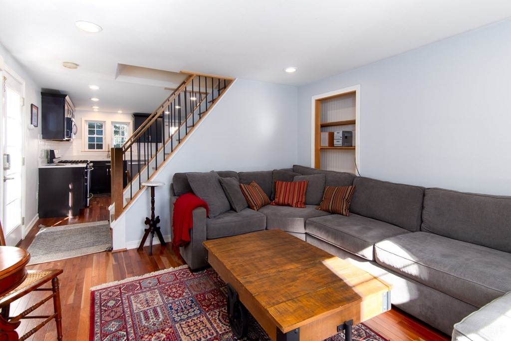57 Green St - Photo 1