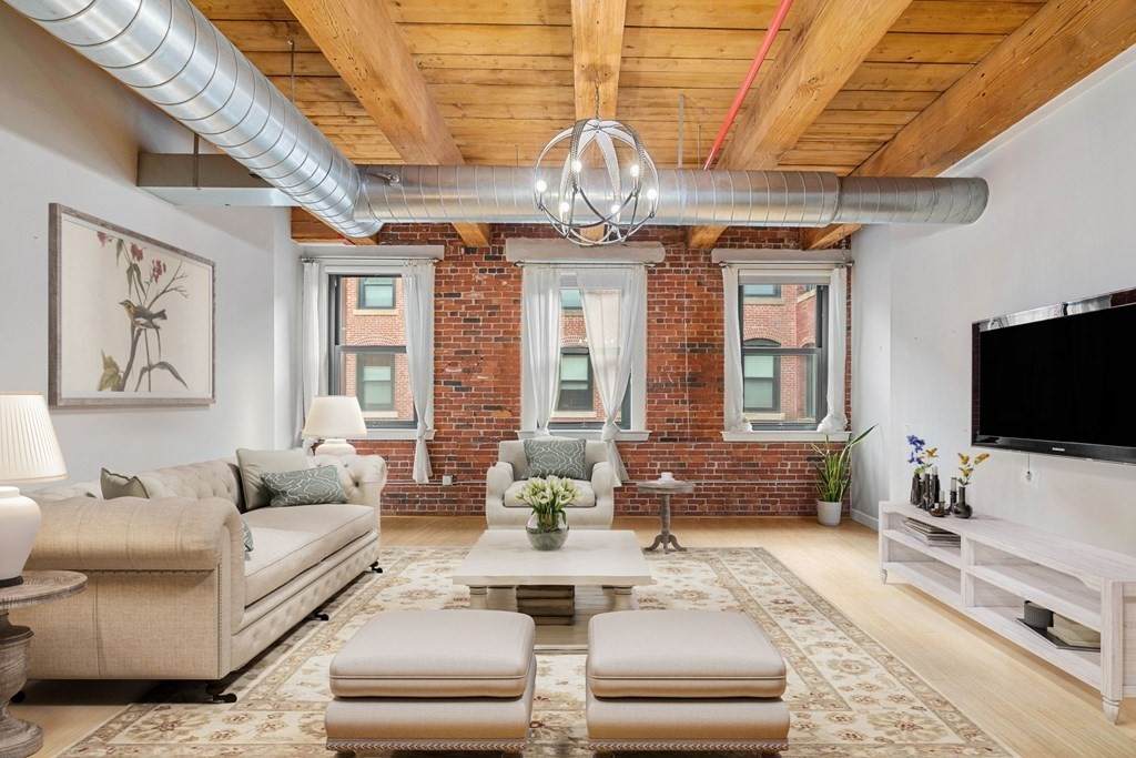 9 West Broadway - Photo 1