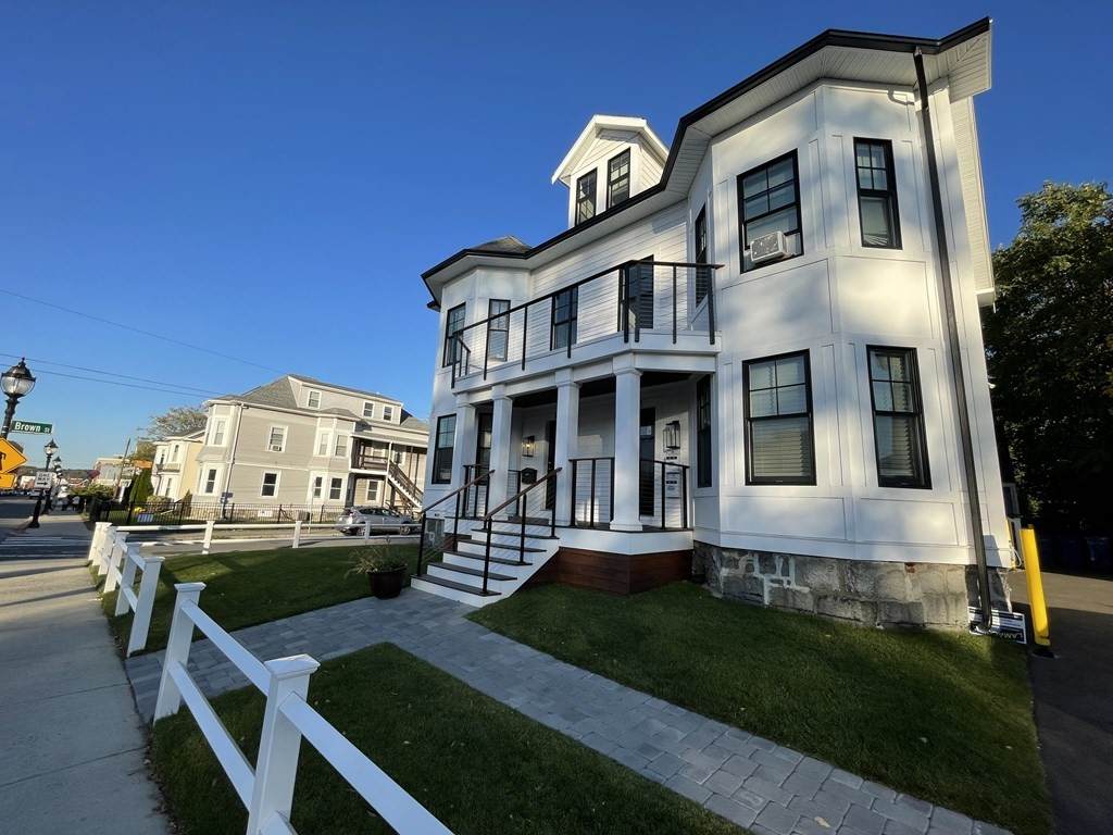 662 Moody St - Photo 1