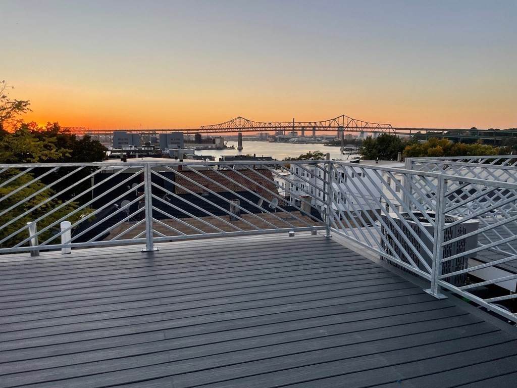 61 Falcon St - Photo 1