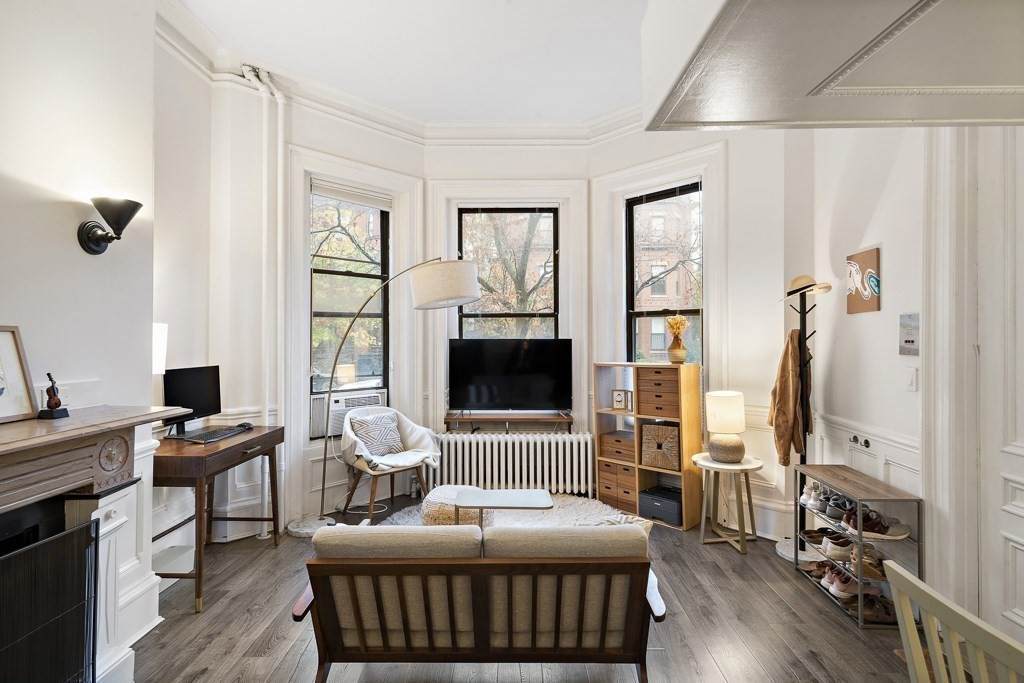 364 Marlborough St - Photo 1