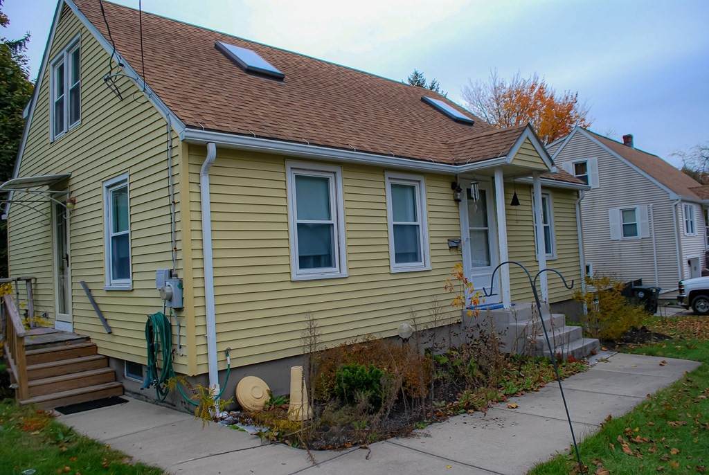 126 Stoneleigh Rd - Photo 1