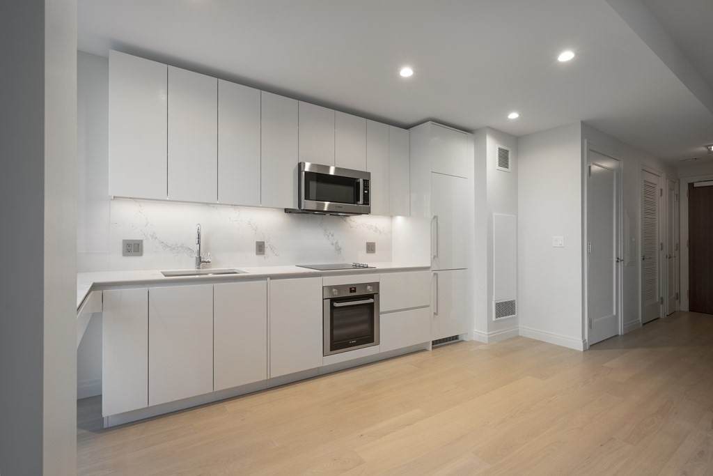 135 Seaport Blvd - Photo 1