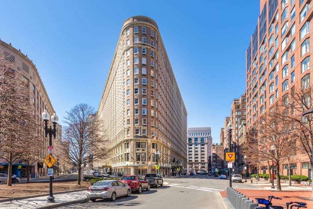 20 Park Plaza - Photo 1