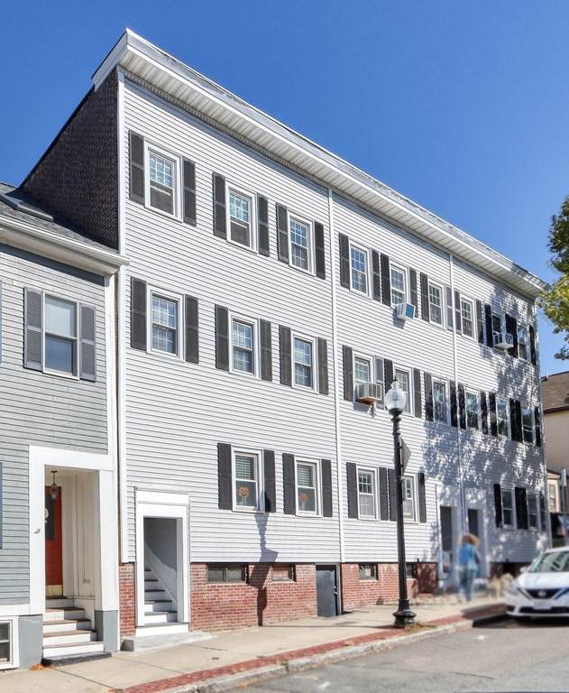 379 Bunker Hill St - Photo 1