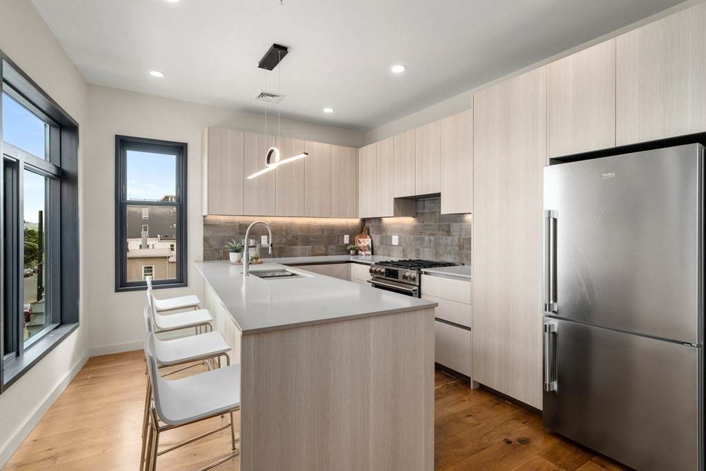 211 Condor Street - Photo 1