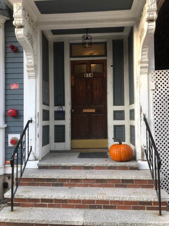 914 East Broadway - Photo 1