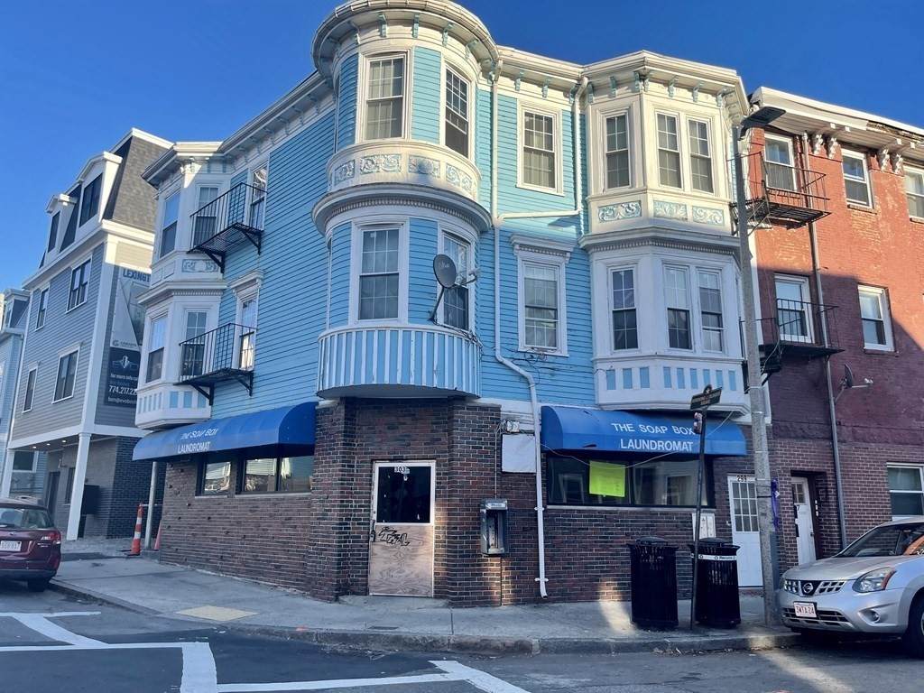 303 Meridian St - Photo 1