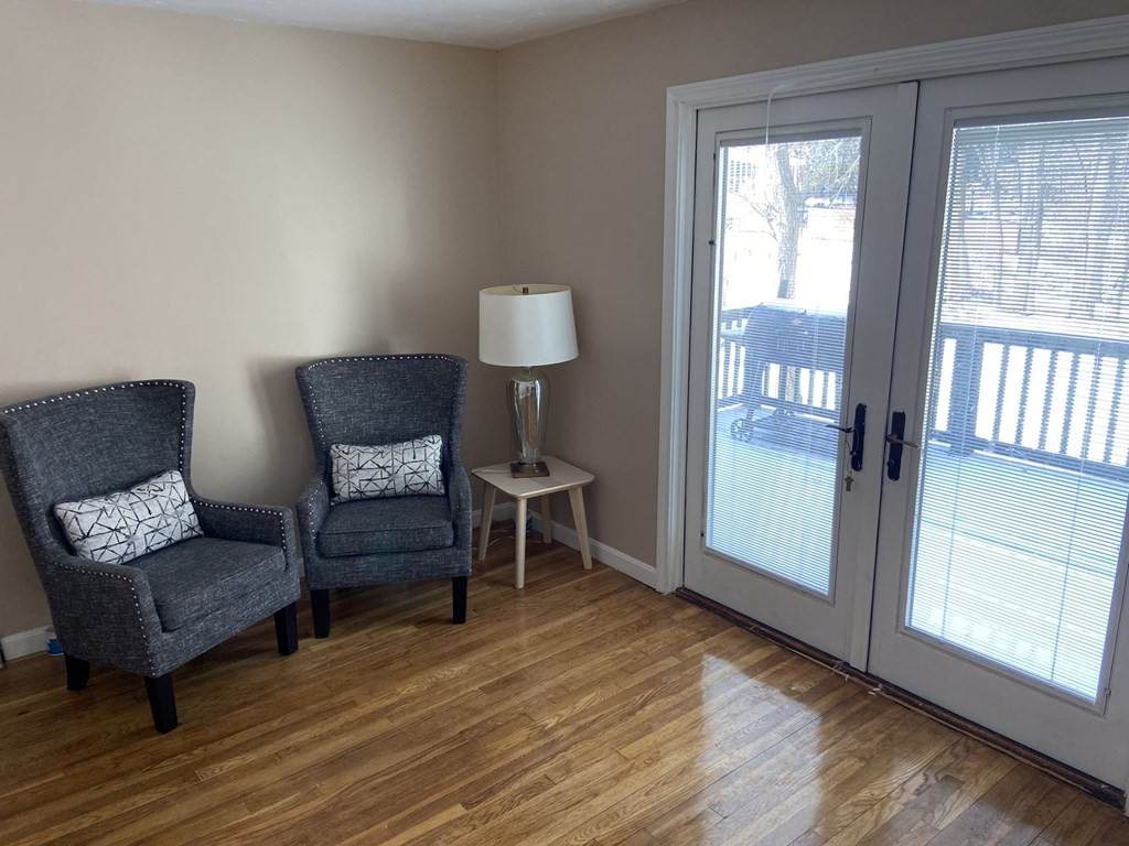 10 Sherwood Cir - Photo 1