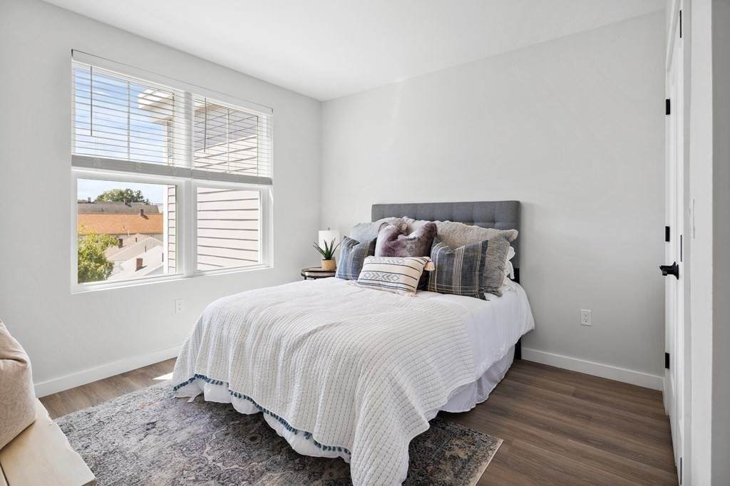 10 Somerset Ave - Photo 1