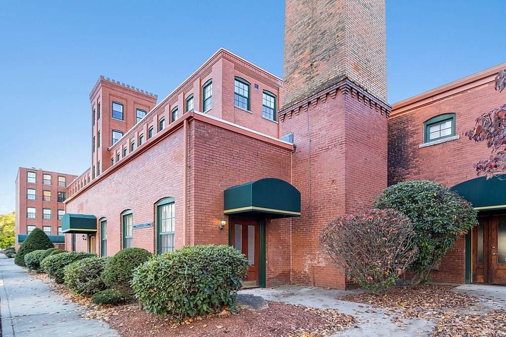 54 Green St - Photo 1