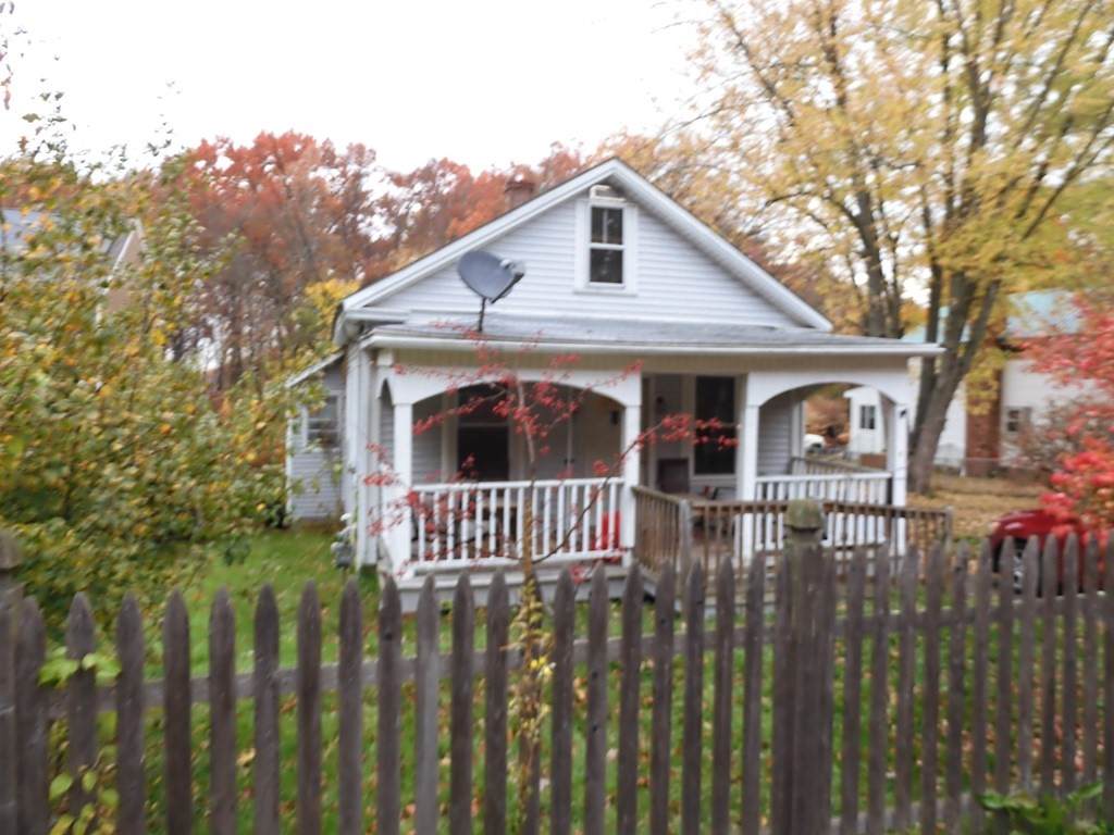 4 Clayton Ave - Photo 1
