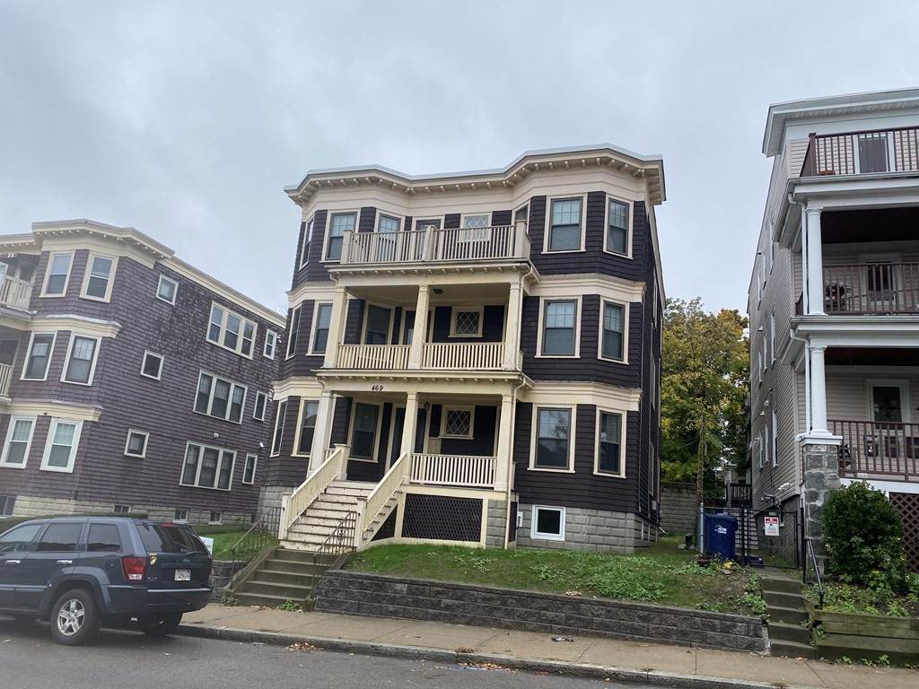 469 Ashmont - Photo 1
