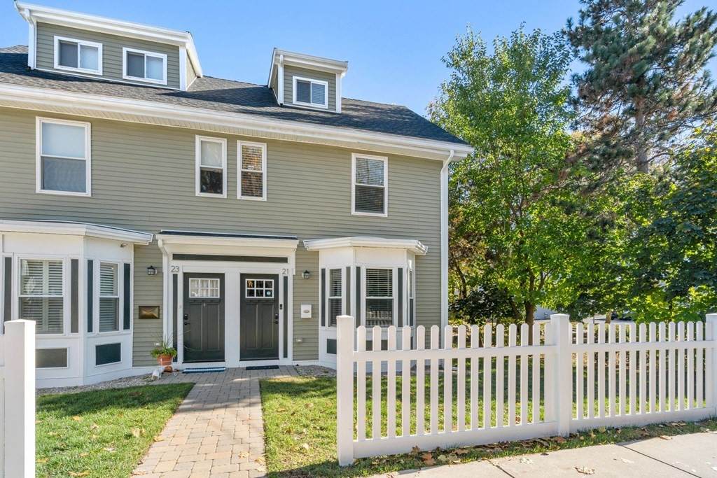 21 Waverley Avenue - Photo 1