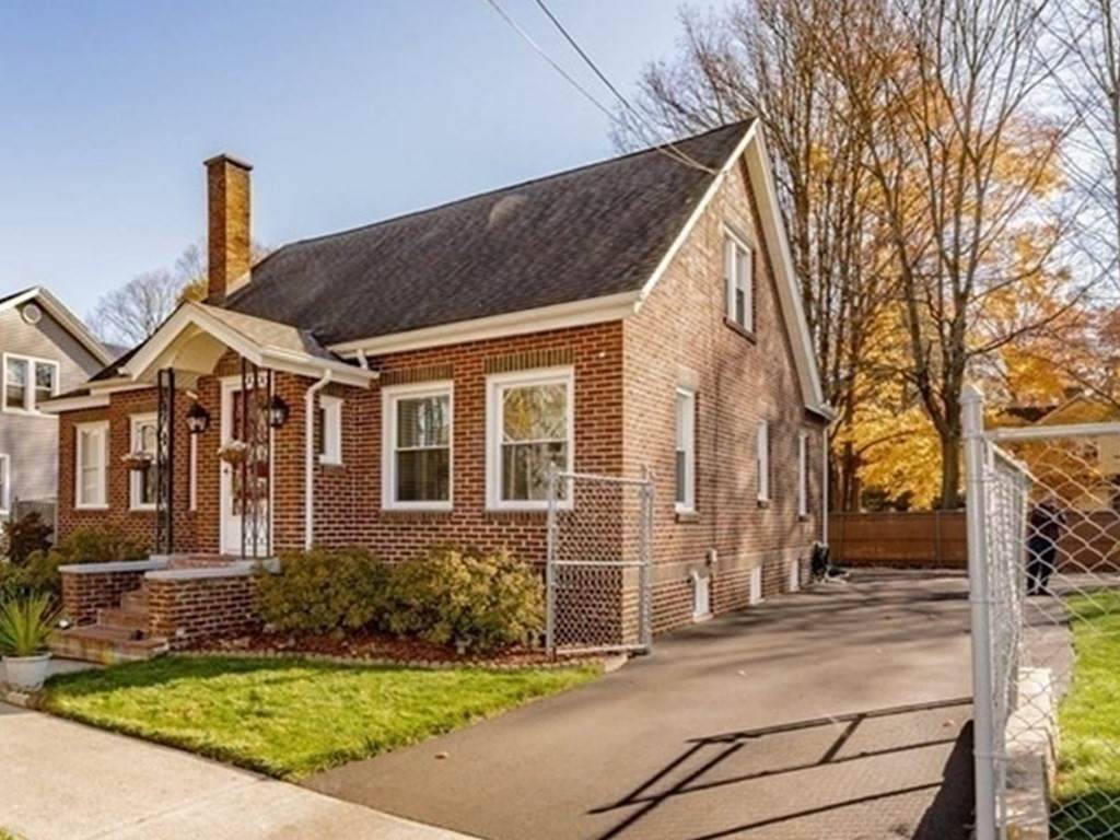33 Hampden St - Photo 1