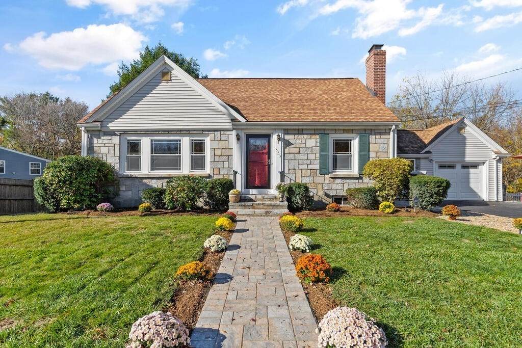 623 Blue Hills Pkwy - Photo 1