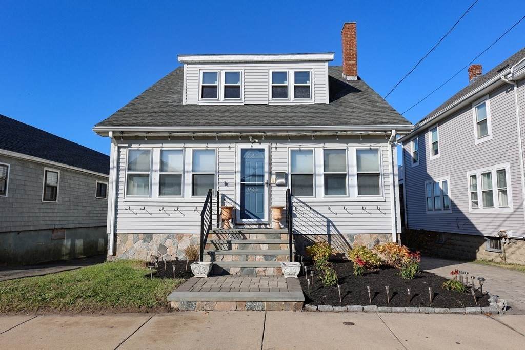 921 Shirley St - Photo 1