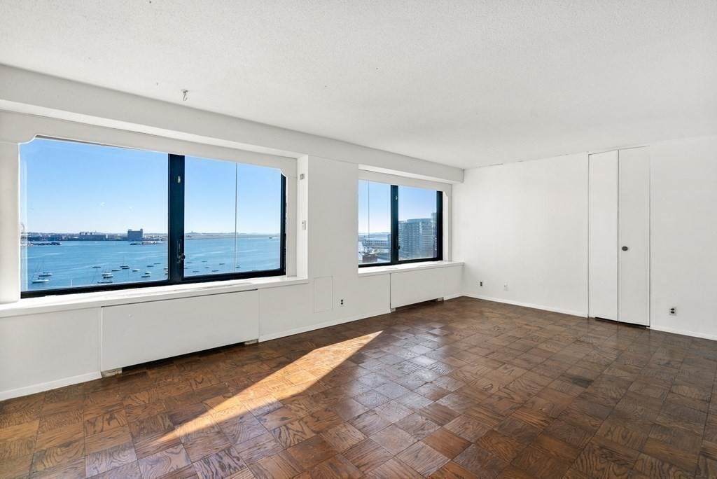 65 East India Row - Photo 1