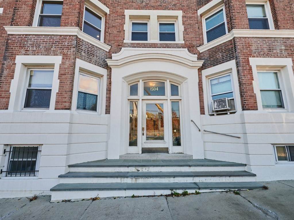 1504 Commonwealth Ave - Photo 1