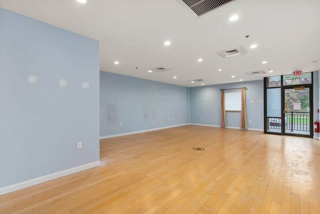 319 Newburyport Tpke - Photo 1