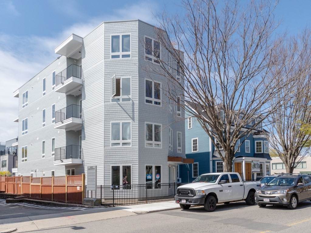 3305-3309 Washington St - Photo 1