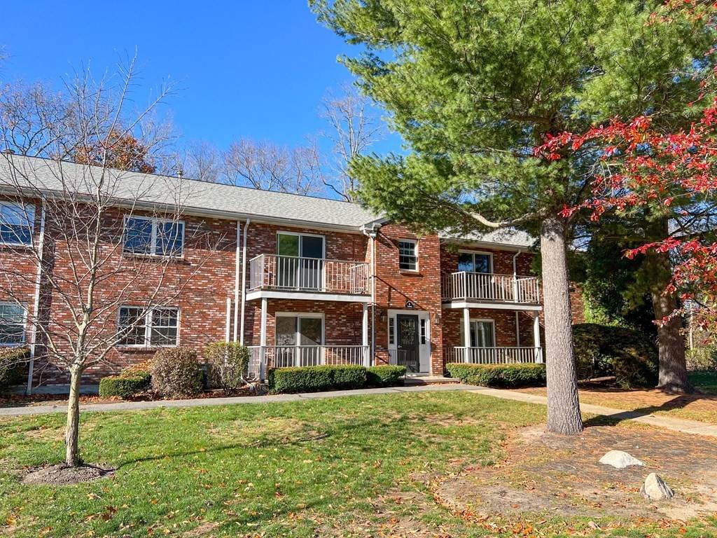 8 Kingswood Dr - Photo 1