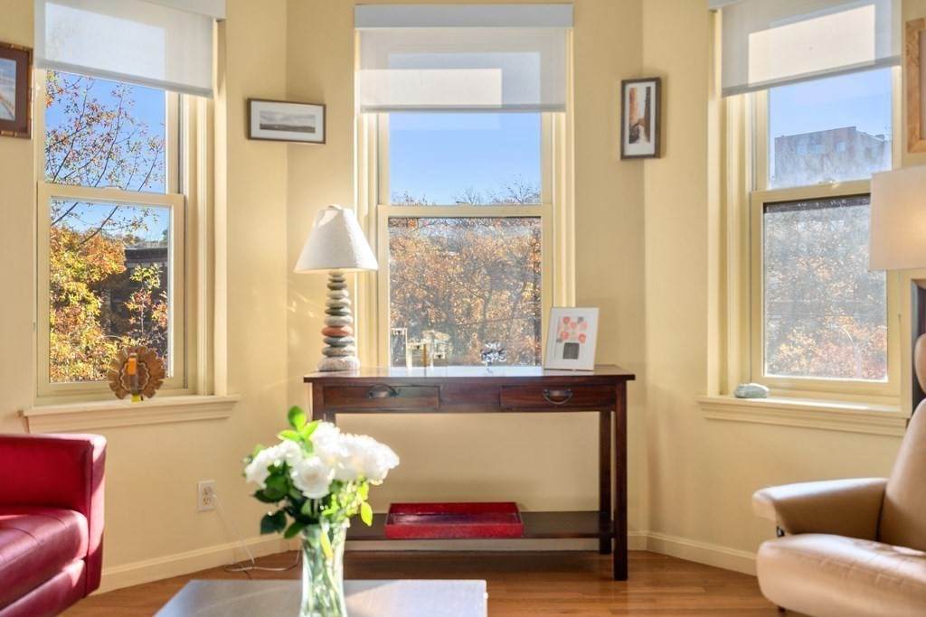 1423 Commonwealth Ave - Photo 1