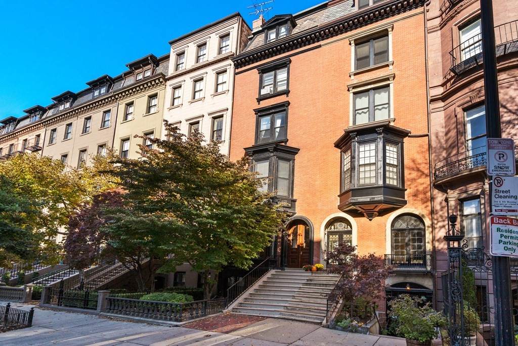 194 Beacon St - Photo 1
