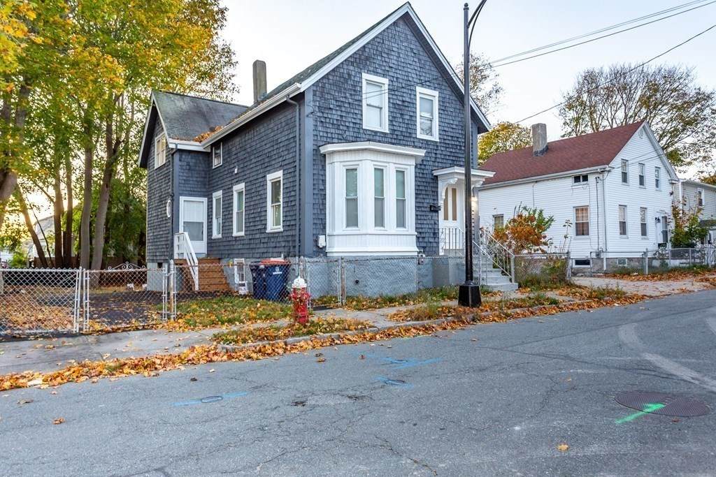 221 Park St - Photo 1